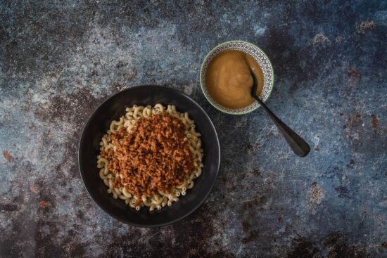 Ghackets mit Hörnli vegan und veganem Apfelmuss