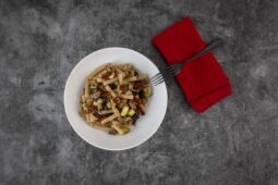 Two Pot Italian Pasta mit Gabel und Serviette