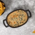 Spinat Artischocken Dip von nahmen mit Chips