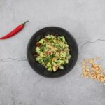 Thai Gurkensalat mit Chili und Erdnüssen