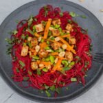 rainbow_glasnudel_salat_mit_erdnuss_tofu von der seite