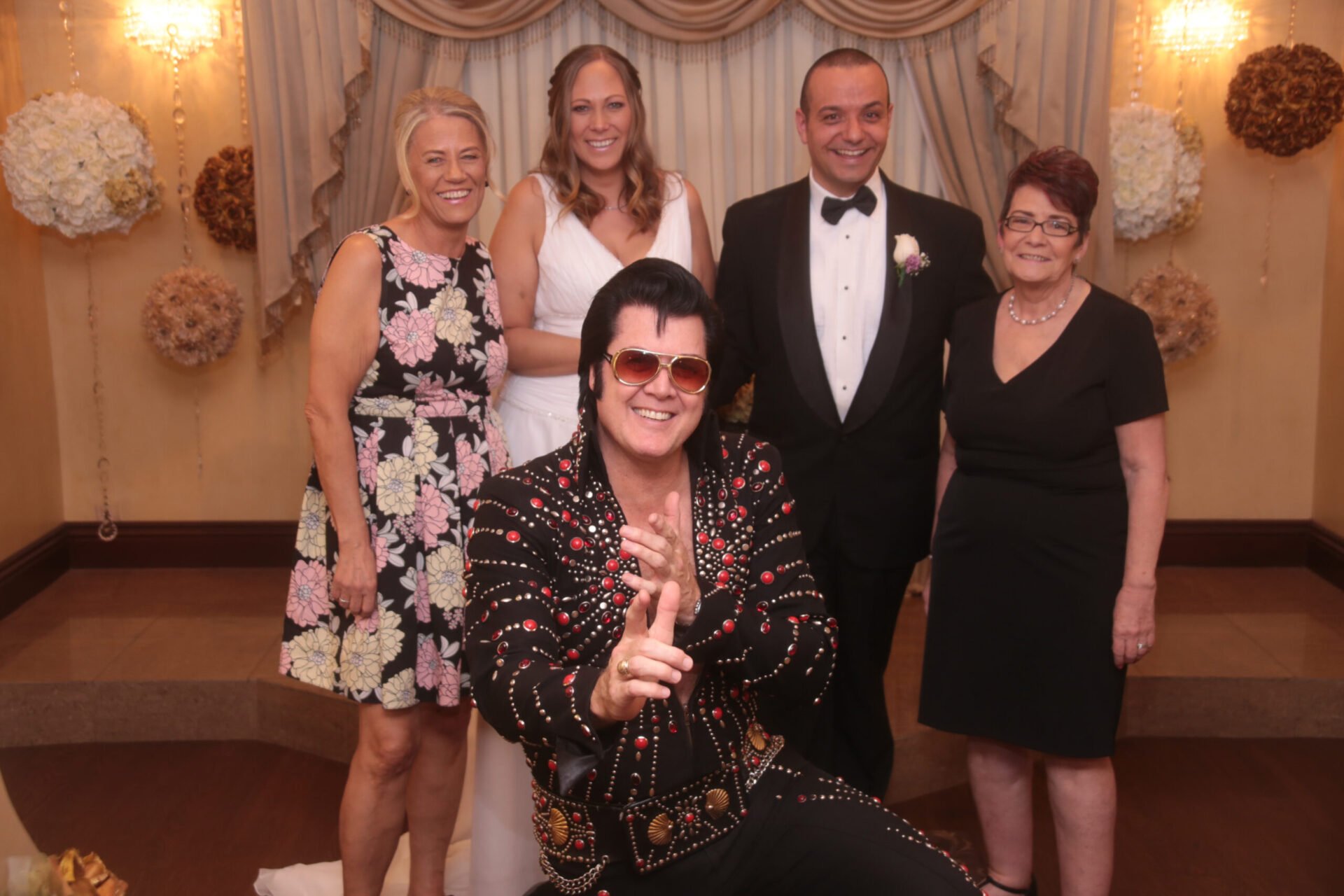 Stefanie, Sam mit Mama in Graceland Wedding Chapel Hochzeit mit Elvis