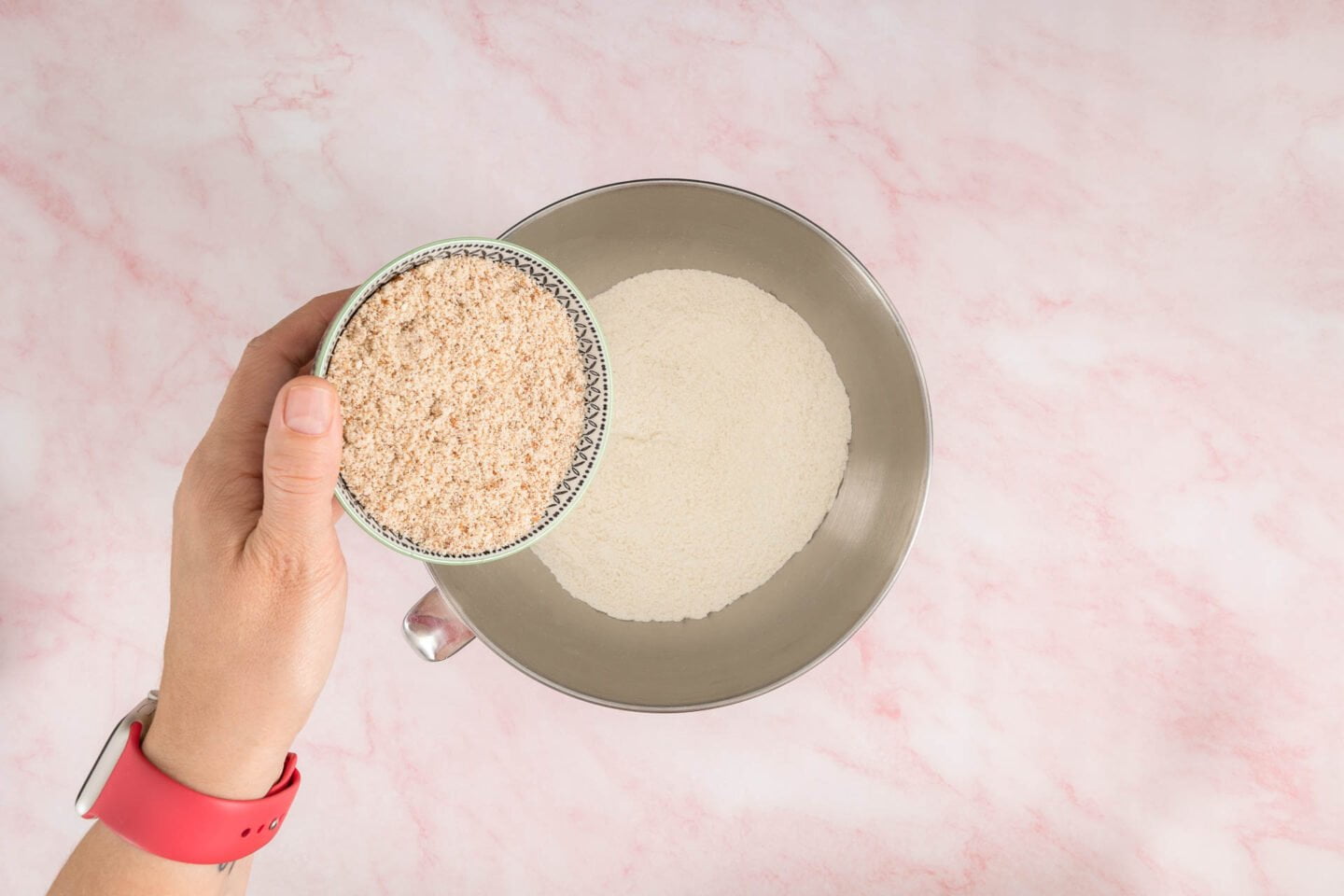 Veganer Mandelkuchen mit Beeren