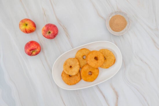 Apfelkuechlein Vegan mit Apfel und Zimzucker
