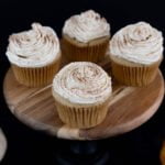 Pumpkin Spice Cupcakes mit veganer Buttercreme von oben fotografiert
