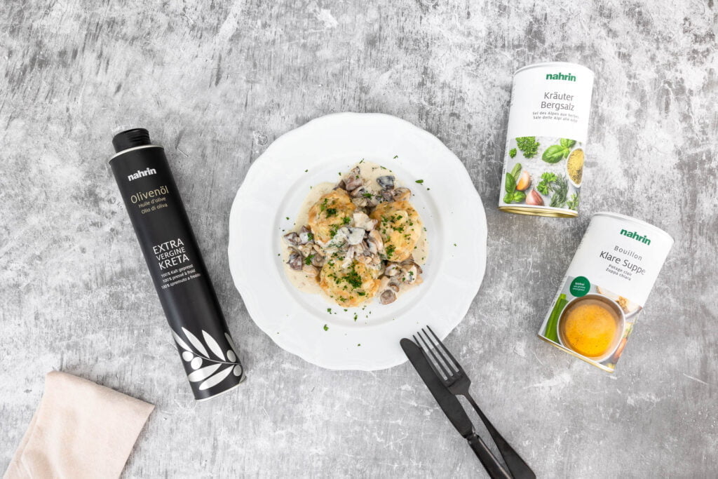 Vegane Semmelknödel mit veganem Pilzragout