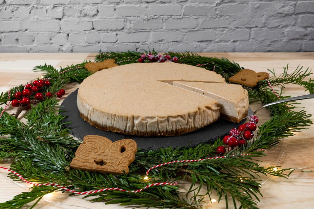 Spekulatius Cheesecake Vegan mit Weihnachtsdeko