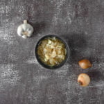 Yvonnes Zwiebel Konfitüre in einer Schale auf dem Tisch