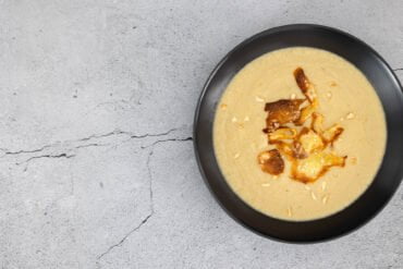 Haselnusssuppe mit Pastinaken und Lauch vegan