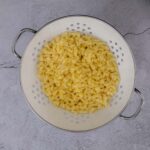 Vegane Spätzli im Sieb