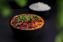 maharage ya nazi afrikanische bohnen mit kokosmilch mit reis