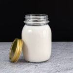 veganer Rahm_Sahne mit Deckel angelehnt