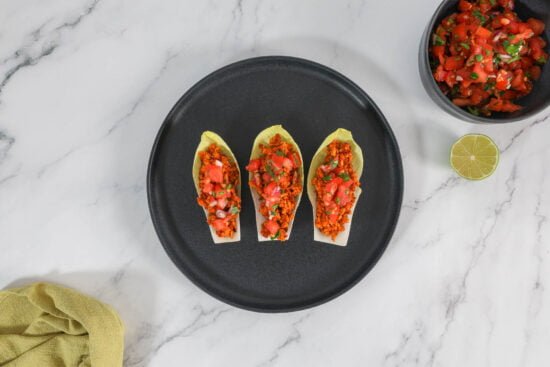 chicoree tacos mit tempeh haselnussfuellung mit pico de gallo
