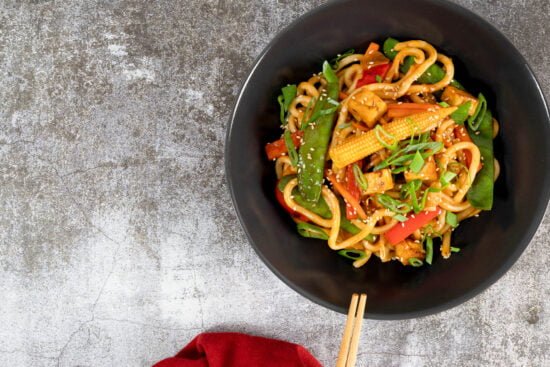 Stir fryed Udon Vegan mit Staebchen