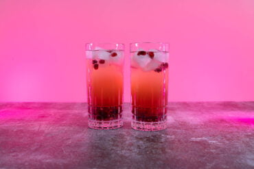 Flamingo Splash - Cocktail mit Prosecco und Granatapfel