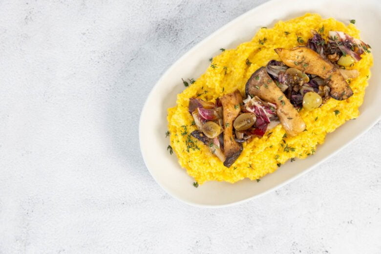 Polenta mit Kraeuterseitlingen und Chicorino Rosso