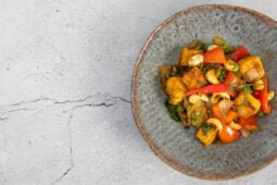 Thai Cashew Tofu auf dem Teller