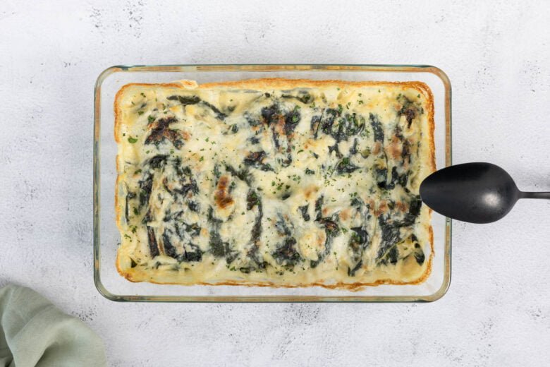 Gefüllte Mangoldrollen mit Haselnüssen nach deb Backen in der Gratinform