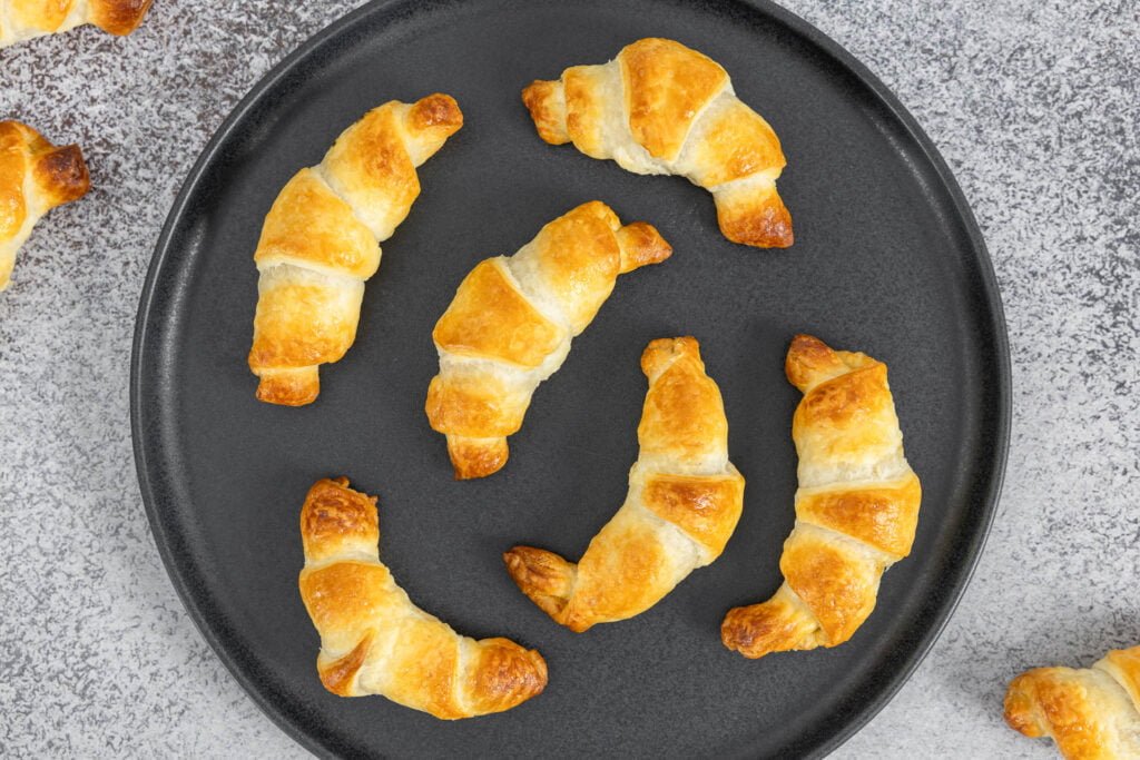 Vegane Schinkengipfeli mit Räuchertofu