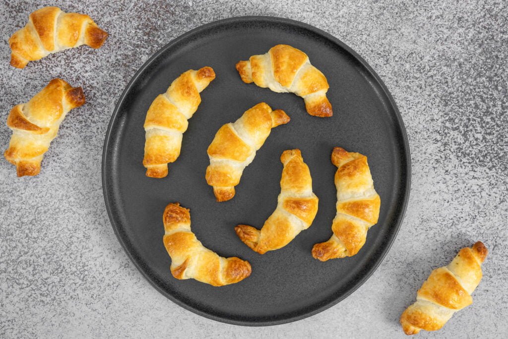 Vegane Schinkengipfeli mit Räuchertofu