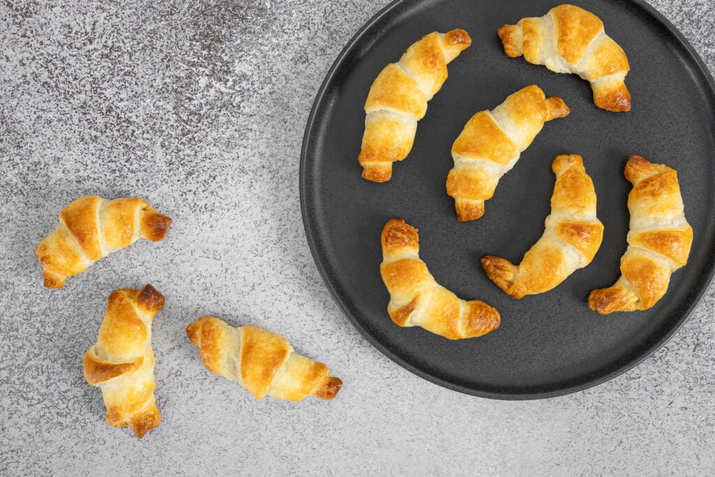 Vegane Schinkengipfeli mit Räuchertofu