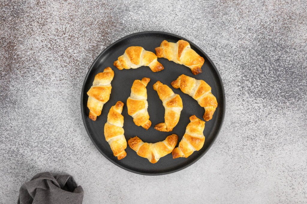 Vegane Schinkengipfeli mit Räuchertofu