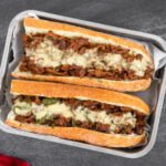 Veganes Philly Cheesesteak Sandwich mit veganer Käsesauce