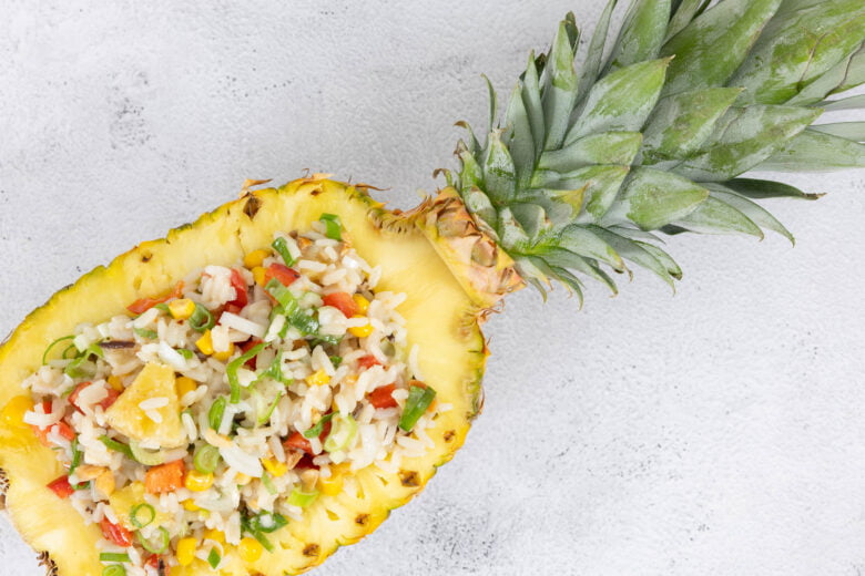 Tropischer Reissalat mit Ananas