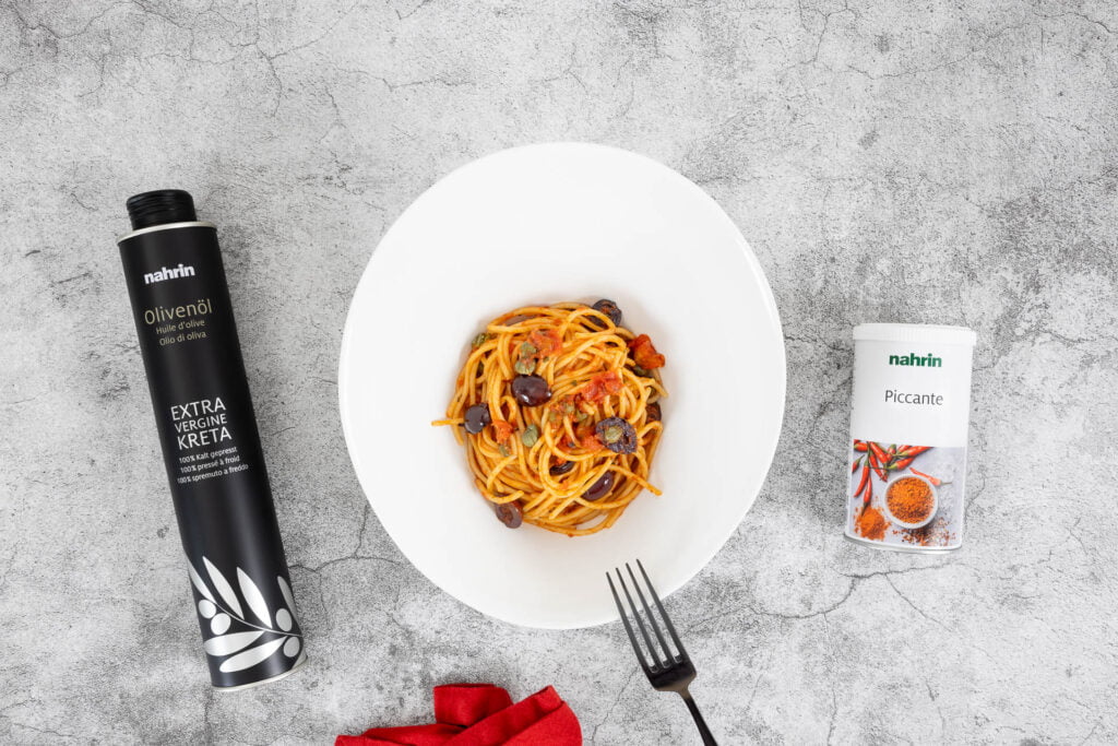 Vegane Spaghetti Puttanesca ohne Sardellen