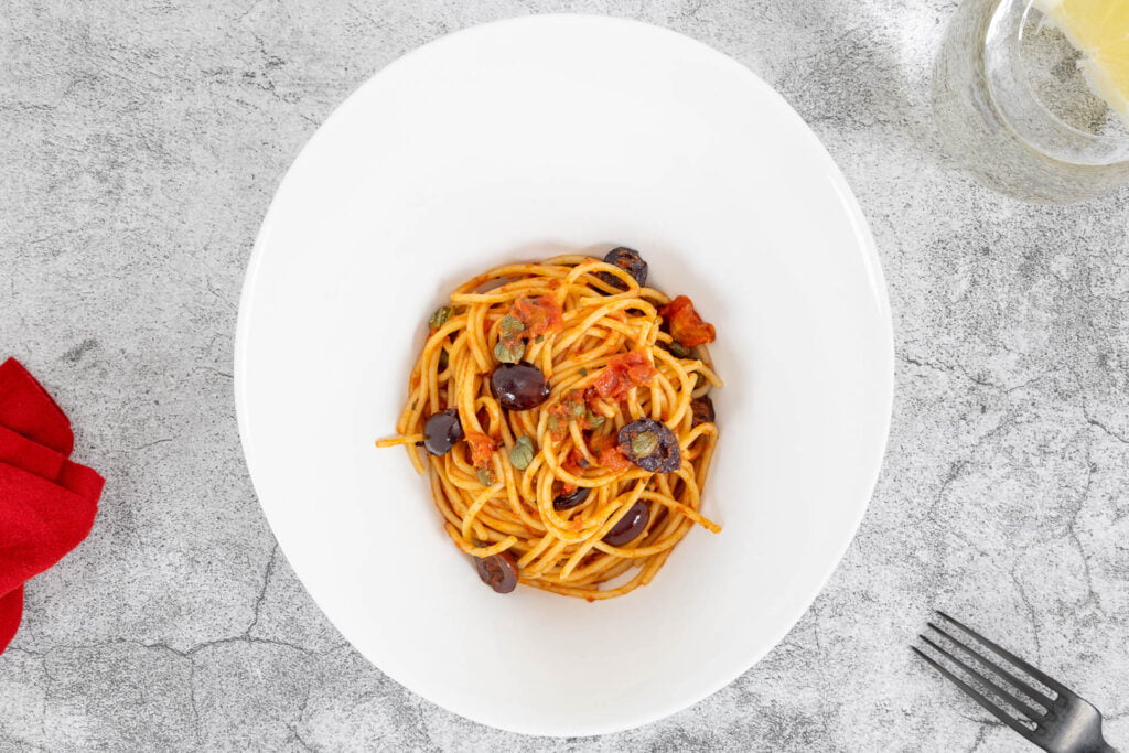 Vegane Spaghetti Puttanesca ohne Sardellen