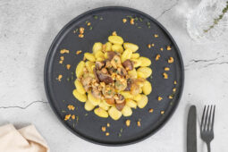 Pilz Gnocchi mit Trauben und caramelisierten Nüssen