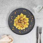 Pilz Gnocchi mit Trauben und caramelisierten Nüssen