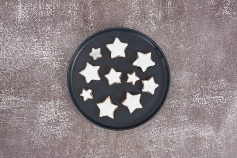 Vegane Zimtsterne mit Aquafaba Glasur