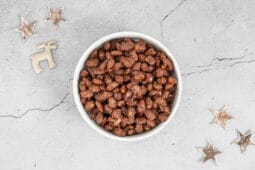 Gebrannte Mandeln mit Vanille und Zimt in der Schale