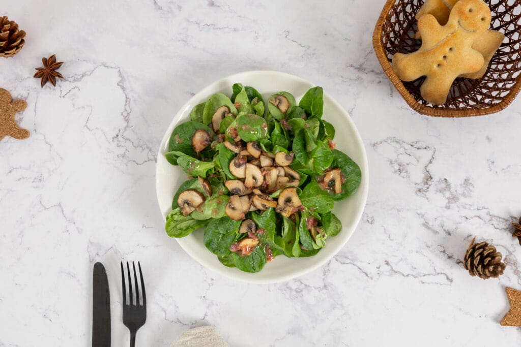 Nüsslisalat_Feldsalat mit Pilzen und Preiselbeer Vinegrette