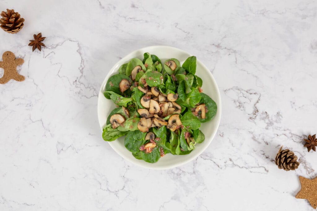 Nüsslisalat_Feldsalat mit Pilzen und Preiselbeer Vinegrette
