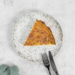 Veganer Käse-Lauch Quiche mit Räuchertofuspeck