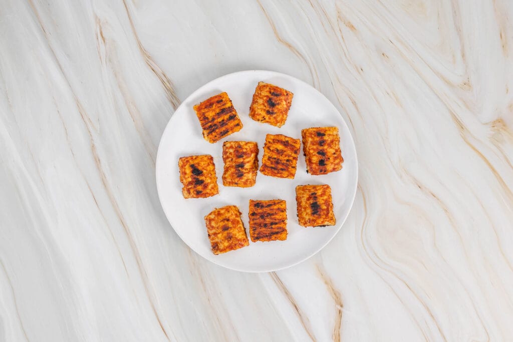 Veganer BBQ Tempeh mit Whisky Sause