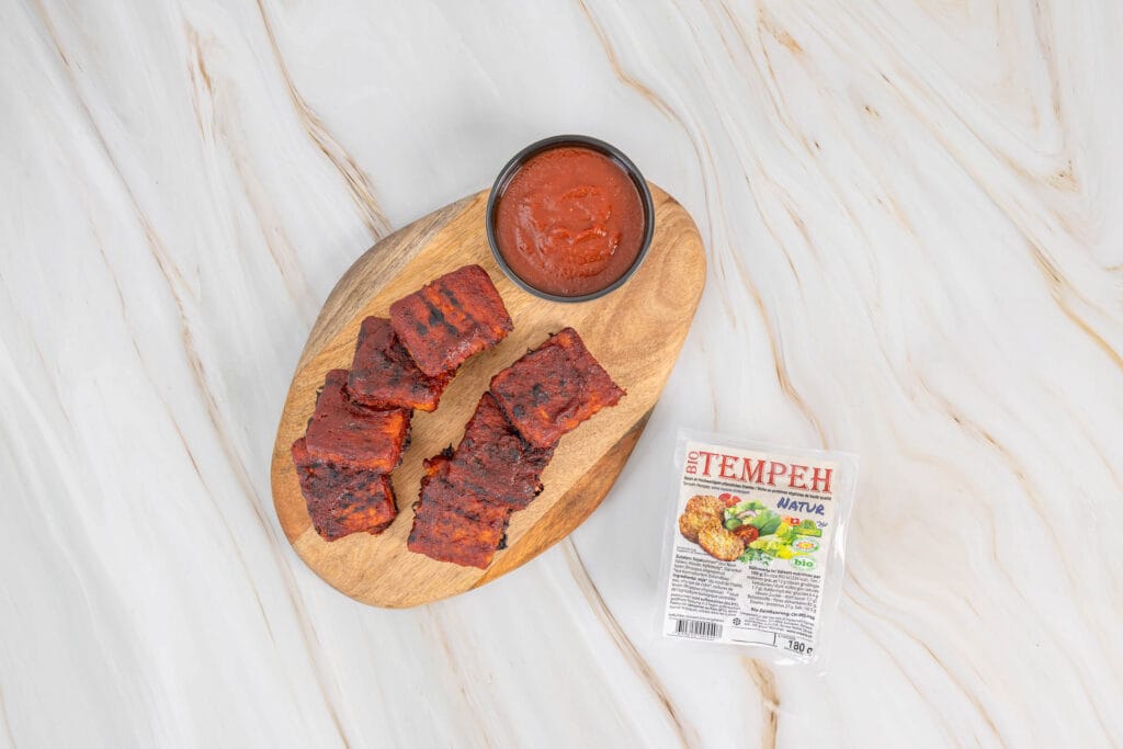 Veganer BBQ Tempeh mit Whisky Sause