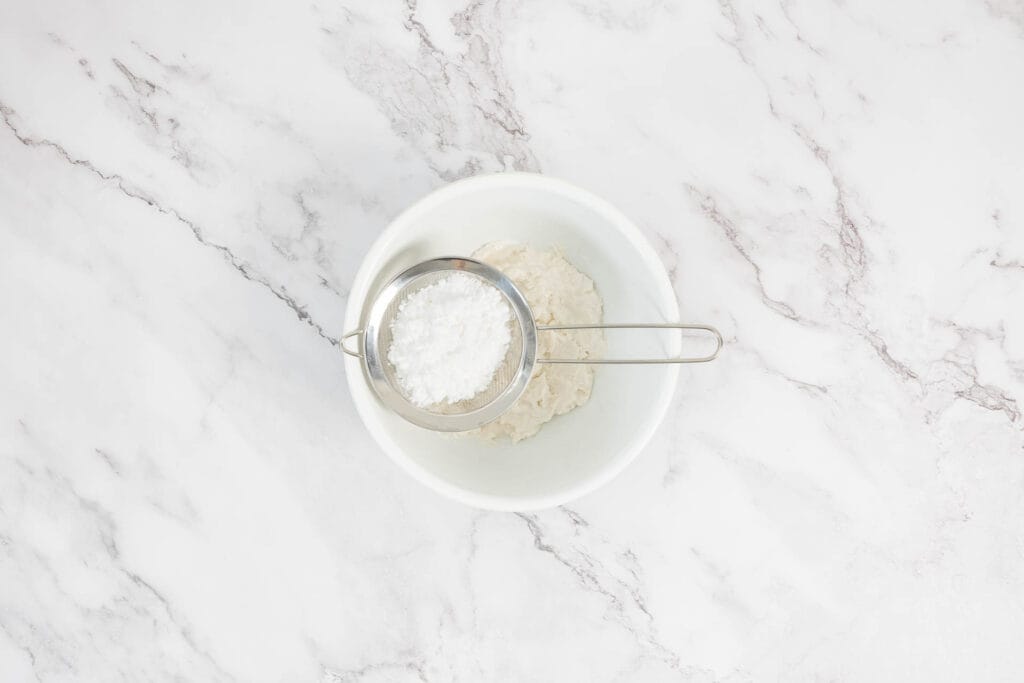 Luftige vegane Sommer Himbeercreme mit Zwieback