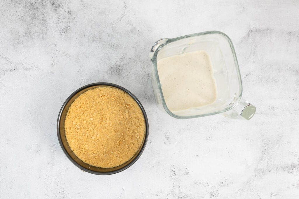 Veganer No-Bake Cheesecake mit Zuger Kirschen