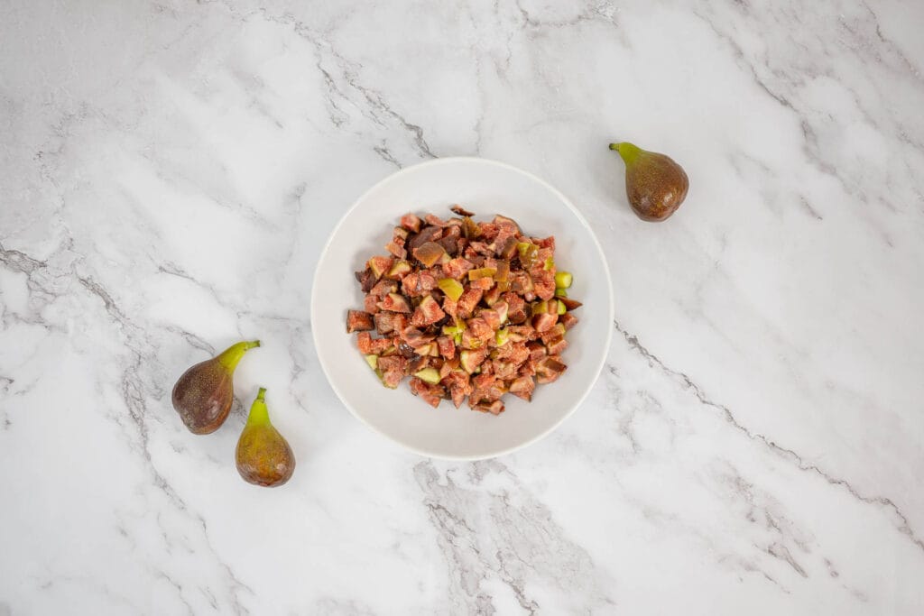 Geschnittene Feigen im Teller – Mediterrane Feigen für tunesische Feigenmarmelade