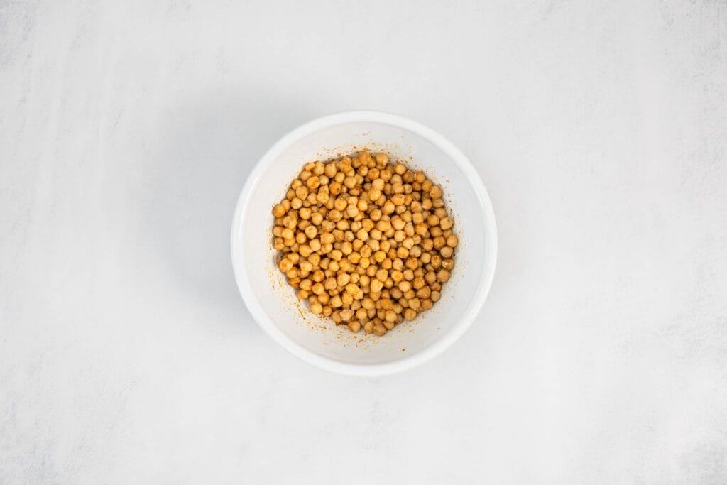 Mit Gewürzen vermengte Kichererbsen für würzige Tacos – Vorratsrezept mit orientalischer Note und frischem Koriander