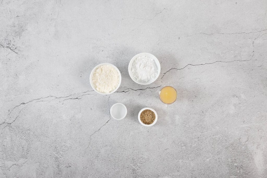 Zutaten für vegane Anischräbeli mit Aquafaba, Anis und Mehl – Schweizer Chräbeli ohne Ei