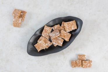 Klassische Basler Läckerli ohne Honig mit Glasur als vegane Alternative zum Original