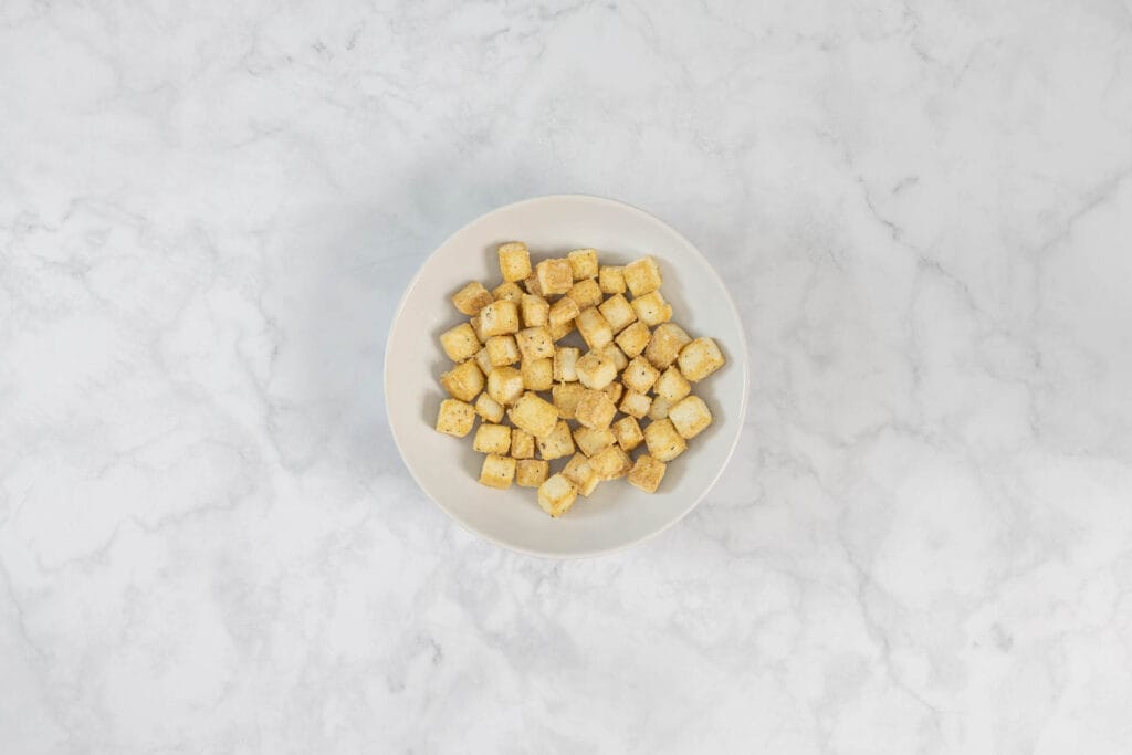 Goldbraun gebratener Tofu für Orange Tofu Rezept