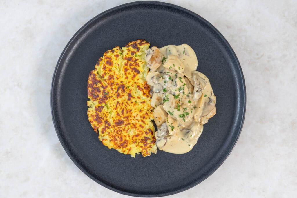 Knusprige Rösti aus Gschwellti vom Vortag mit veganem Zürcher Geschnetzeltes