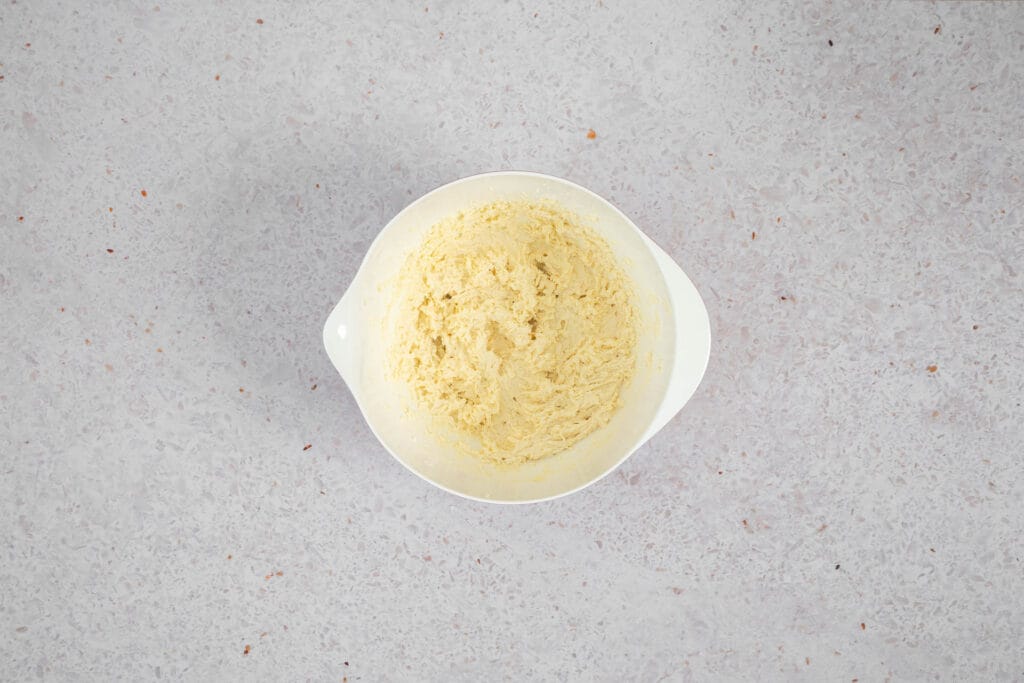 Buttermasse nach dem Unterrühren von Apfelmus und pflanzlicher Milch, Apfelmus ersetzt im Cake das Ei